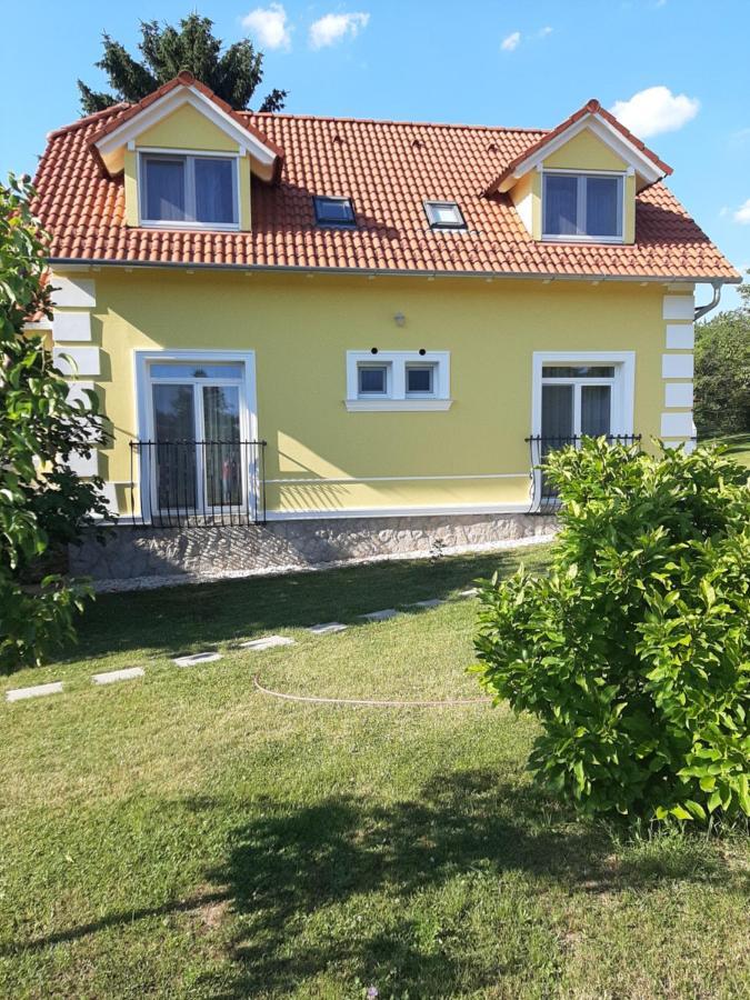 Kondics Apartmanhaz Sarvar Exterior photo
