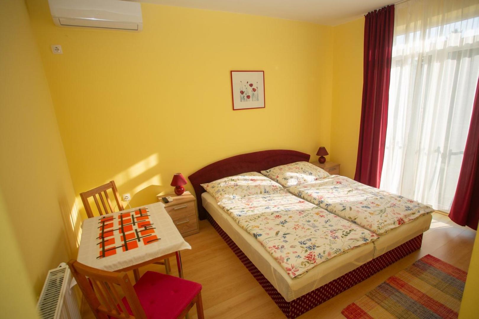Kondics Apartmanhaz Sarvar Exterior photo